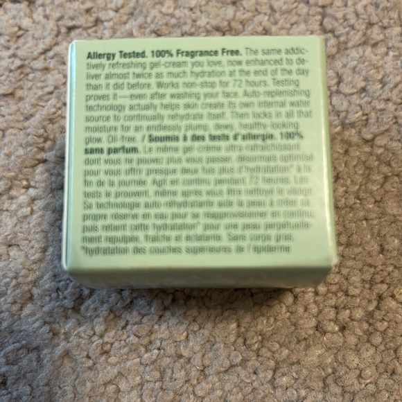 Clinique - Picture 3 of 4